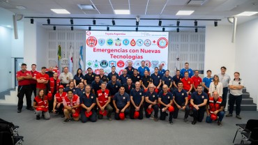 Seguridad vial y nuevas tecnologías: Toyota realizó una jornada de capacitación para Bomberos Voluntarios