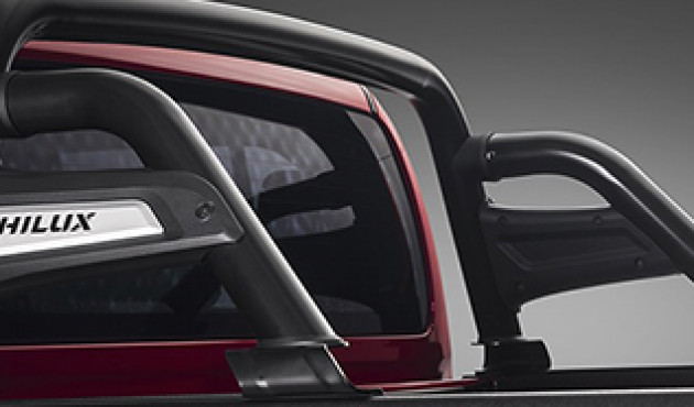 Barra deportiva negra (Hilux 2021)