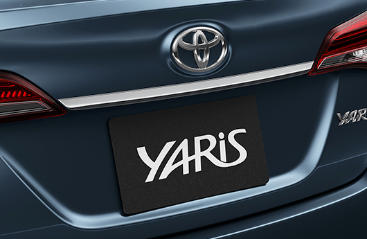 Aplique cromado da tampa do porta-malas