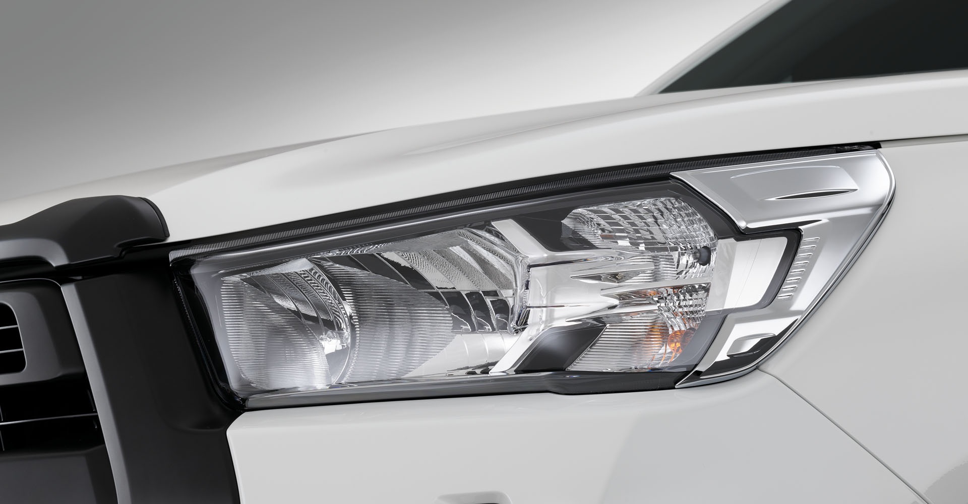 Aplique cromado do farol